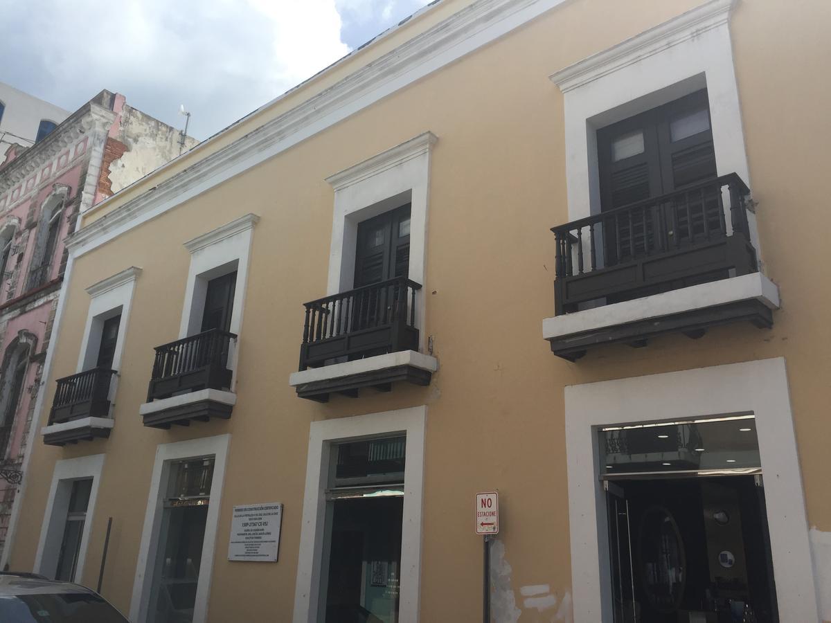 Old Balcony At Fortaleza St Apartment *