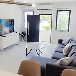City Center - Spacious - Modern - Perfect Location