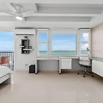 Amapola SeaSide Beach Front Apartment