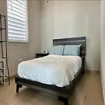 Cozy Beach House - 11 Minute Walk To The Beach