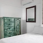 Spacious & Bright 2Bd Apt, Steps To Sand! - 18 Down