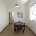 Apartment Close To Beach & Private Parking