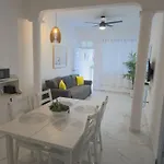 Sunny Guest House Near Beach & Restaurants