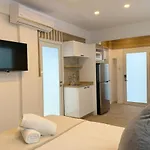 New! Cozy Cool Studio Near Beach!