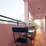 Room 12 Sunlit Balcony Stay Near Calle Cerra