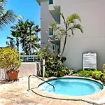 Ocean Breeze Studio With Lagoon View - 4 Guests