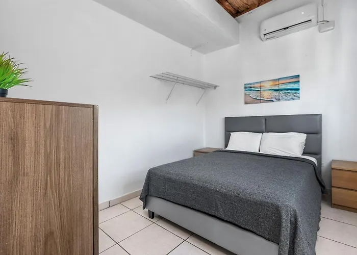 Beach Access Escape With Pool And Tanning Lounges