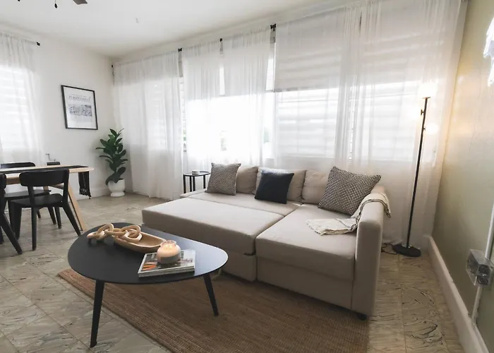 Prime Apartment Near Beach, Dining & Nightlife!