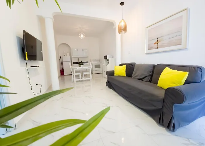 Sunny Guest House Near Beach & Restaurants