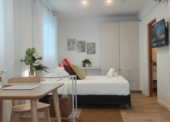 New! Cozy Cool Studio Near Beach!