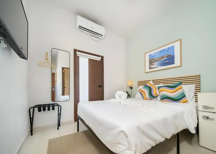Room 12 Sunlit Balcony Stay Near Calle Cerra