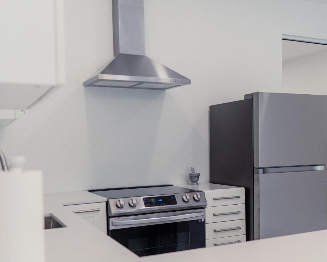 Apartment Center - Spacious - Modern - Perfect Location *