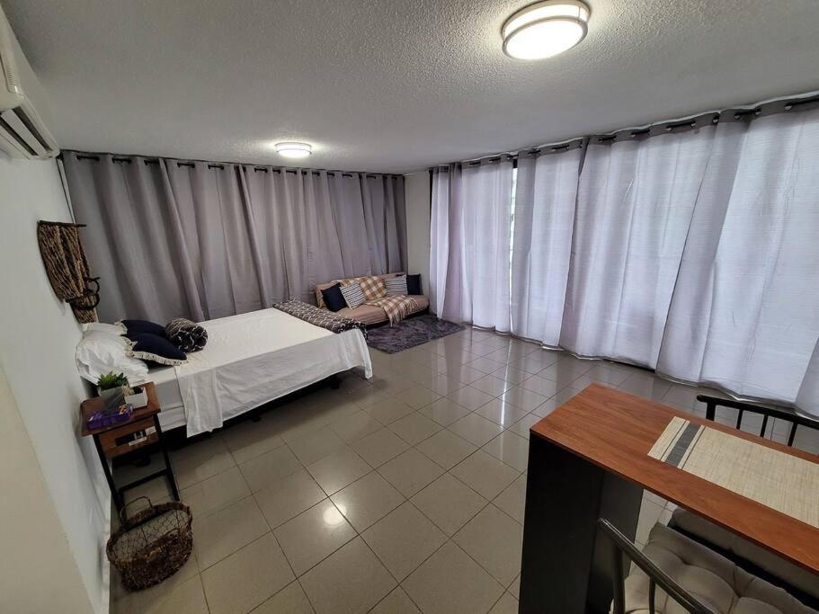 Ocean View Studio At Coral Apartamento