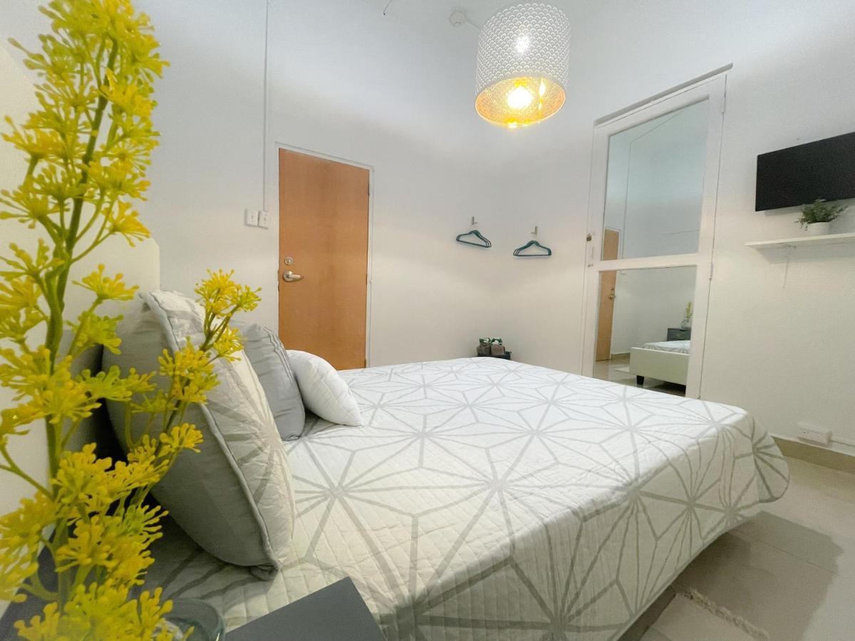 Oasis Hostal *