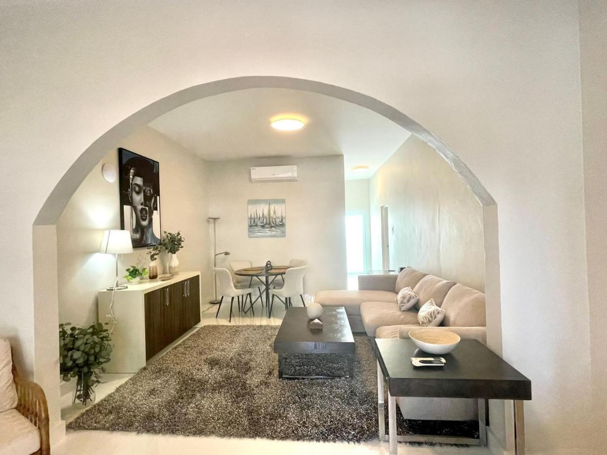 Apartamento Breathtaking 3-br Beachside *