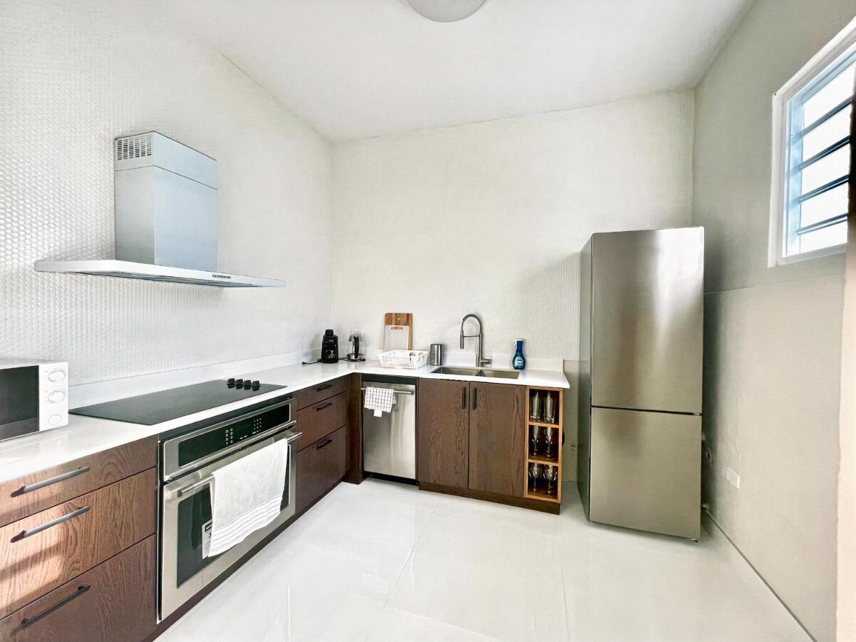Breathtaking 3-br Beachside Apartamento