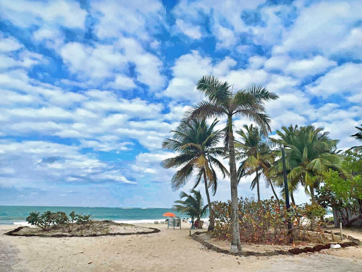 Apartamento Breathtaking 3-br Beachside
