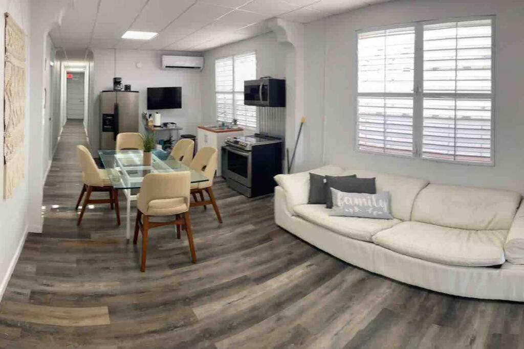 18 Bedrooms 32 Guest La Placita De Santurce By Rentalspr San Juan