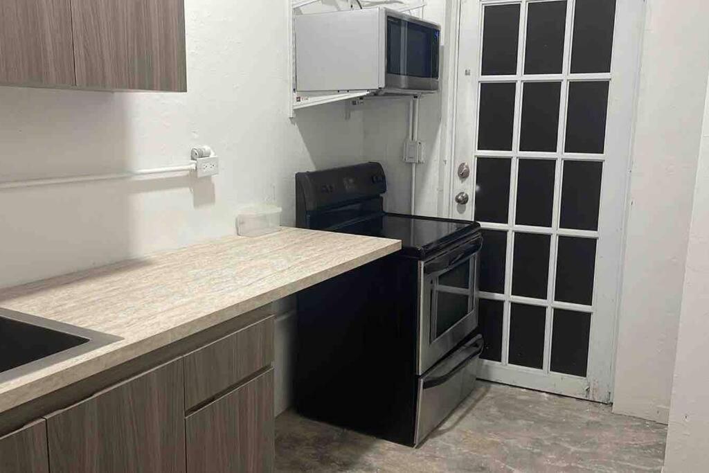 18 Bedrooms 32 Guest La Placita De Santurce By Rentalspr San Juan