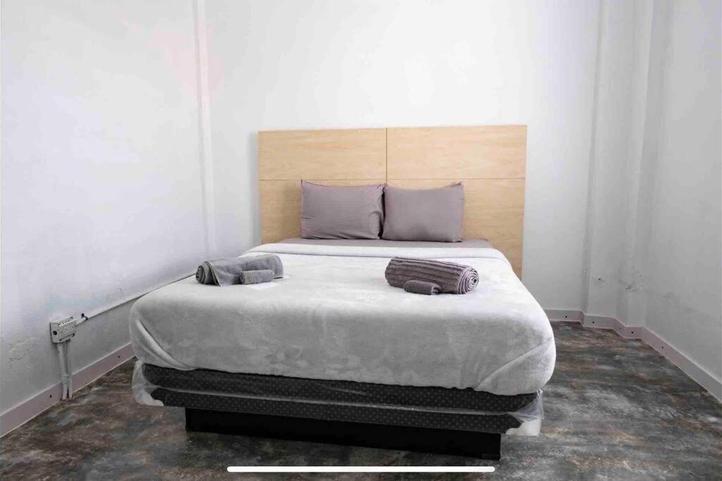 Сasa de vacaciones 18 Bedrooms 32 Guest La Placita De Santurce By Rentalspr *