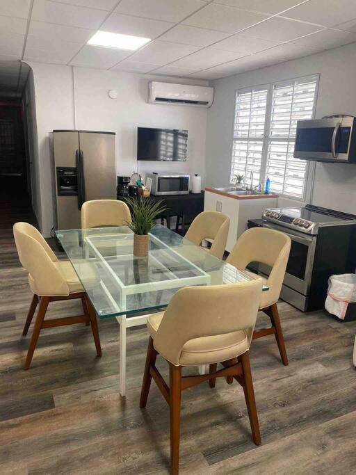 18 Bedrooms 32 Guest La Placita De Santurce By Rentalspr San Juan