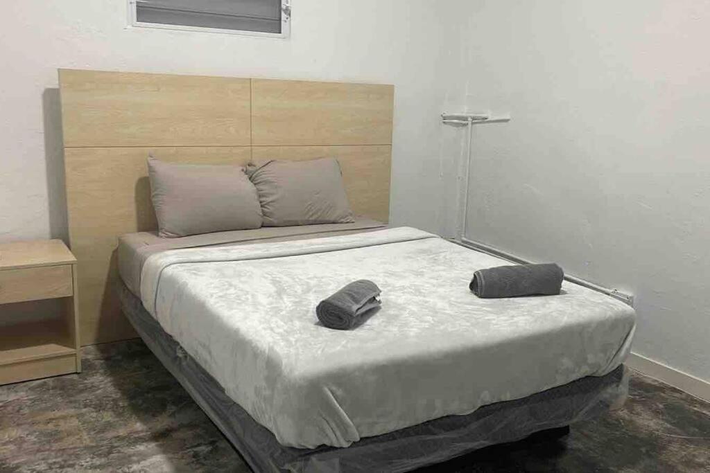 18 Bedrooms 32 Guest La Placita De Santurce By Rentalspr *