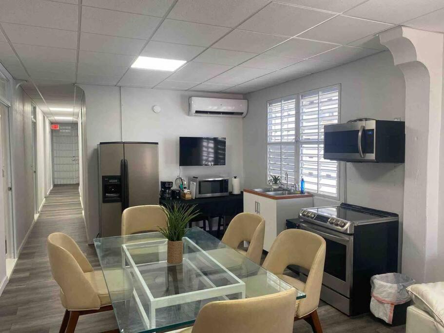 18 Bedrooms 32 Guest La Placita De Santurce By Rentalspr Сasa de vacaciones San Juan