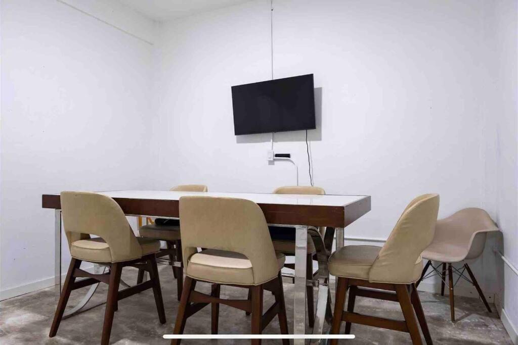 18 Bedrooms 32 Guest La Placita De Santurce By Rentalspr San Juan