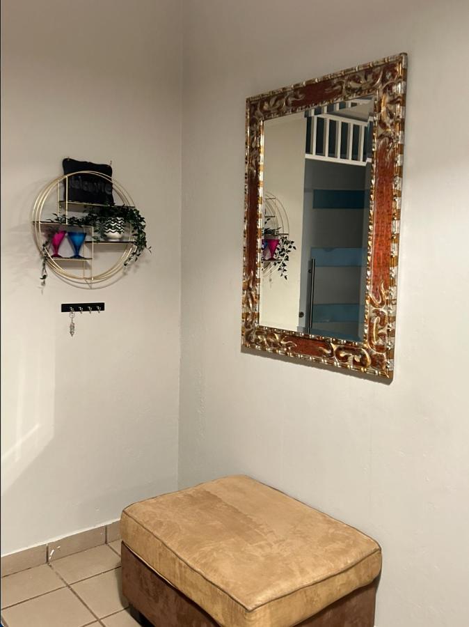 Cozy House - 11 Minute Walk To The Apartamento *