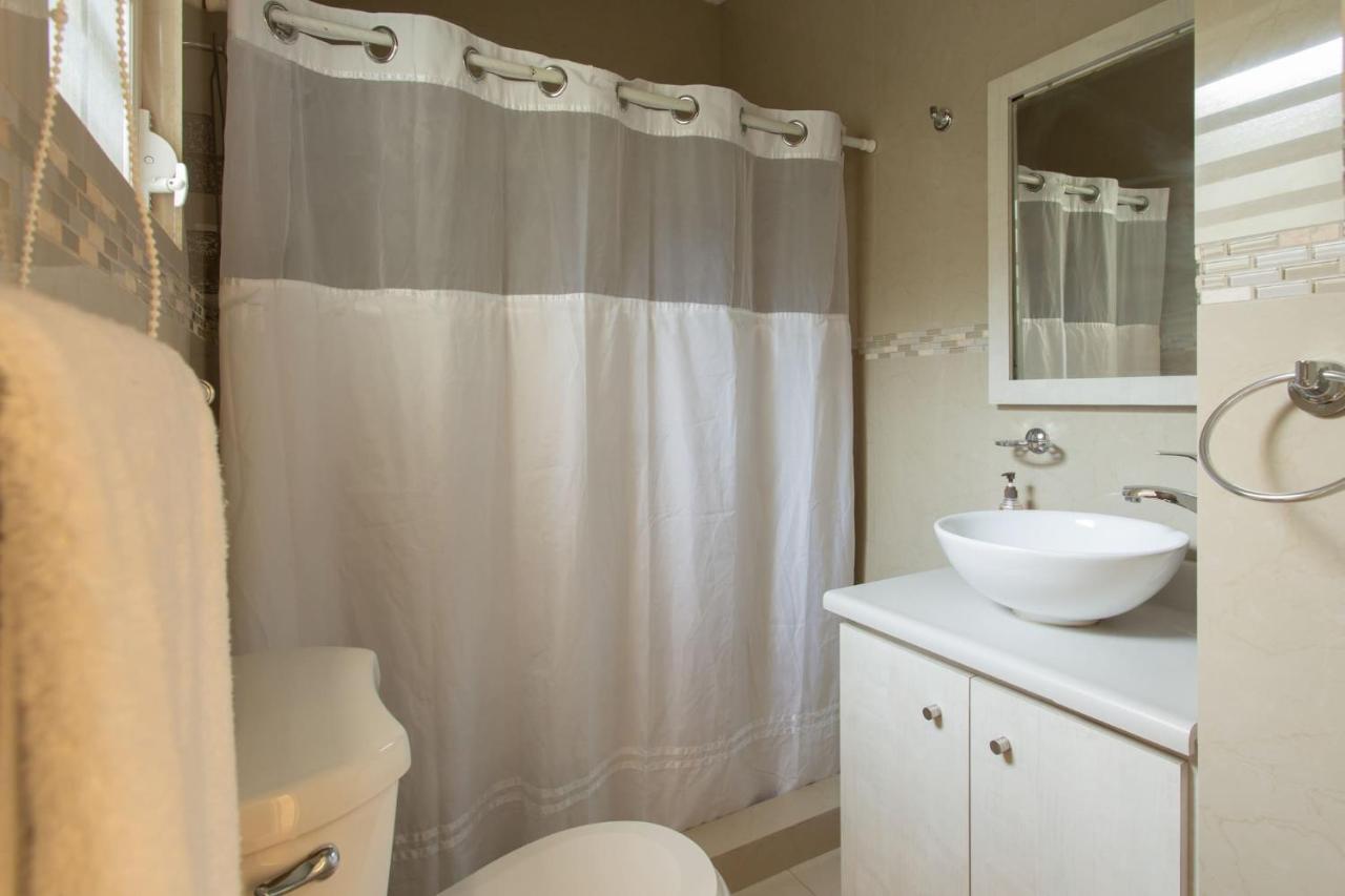 Prime Location At Condado 1br 1 Ba - 7 *