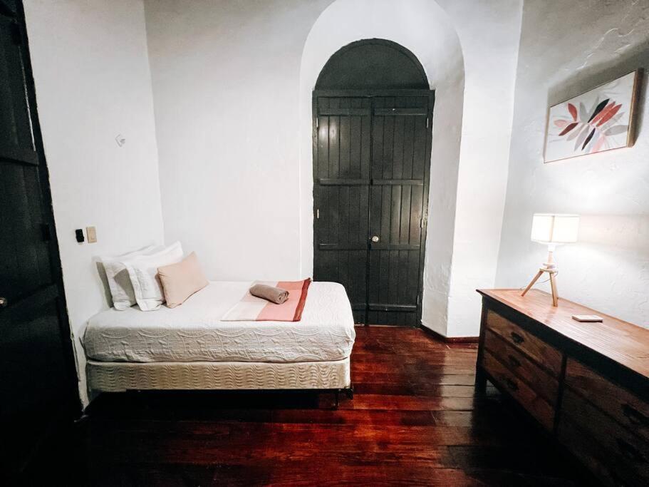 Tanca 255 Spacious Colonial House @ Old Apartamento *