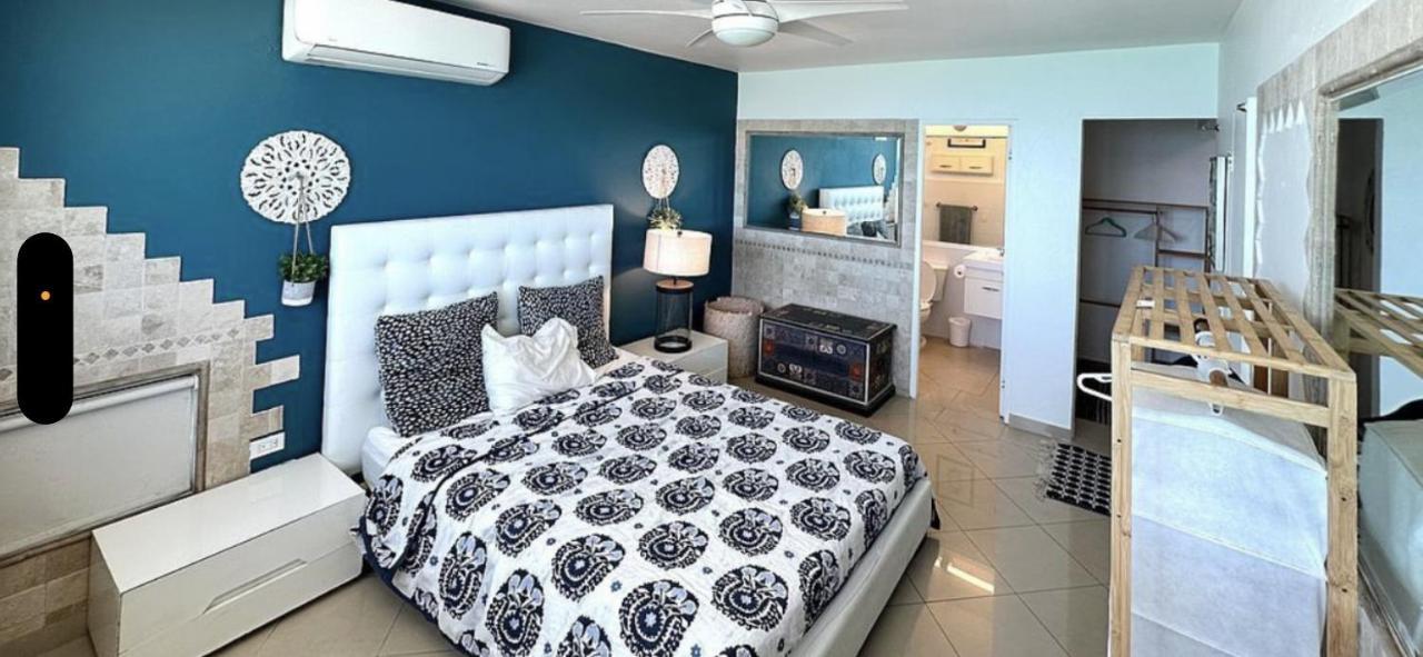 1 Bedroom Ocean Front In Condado '8' Apartment