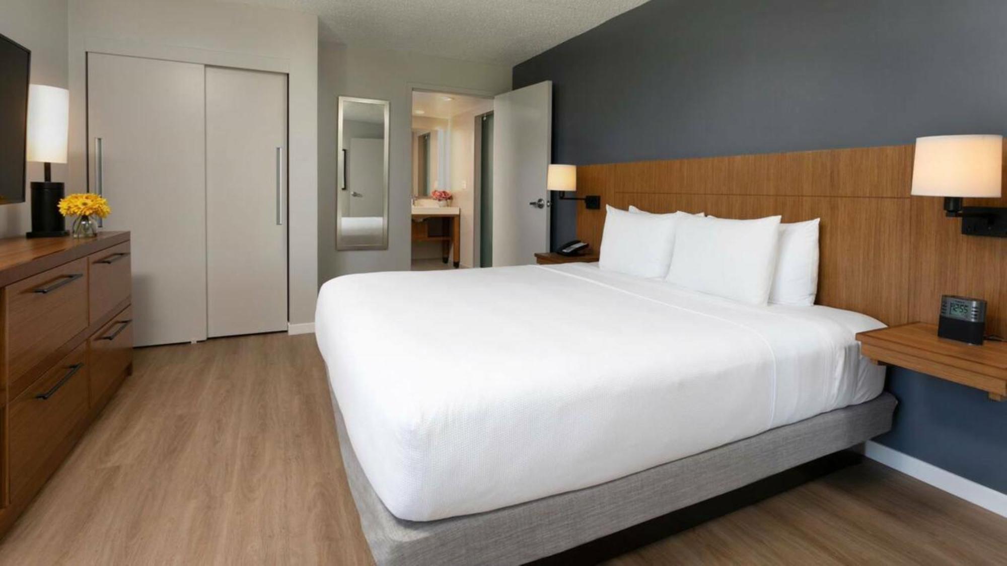 Hyatt Place Hotel 3*