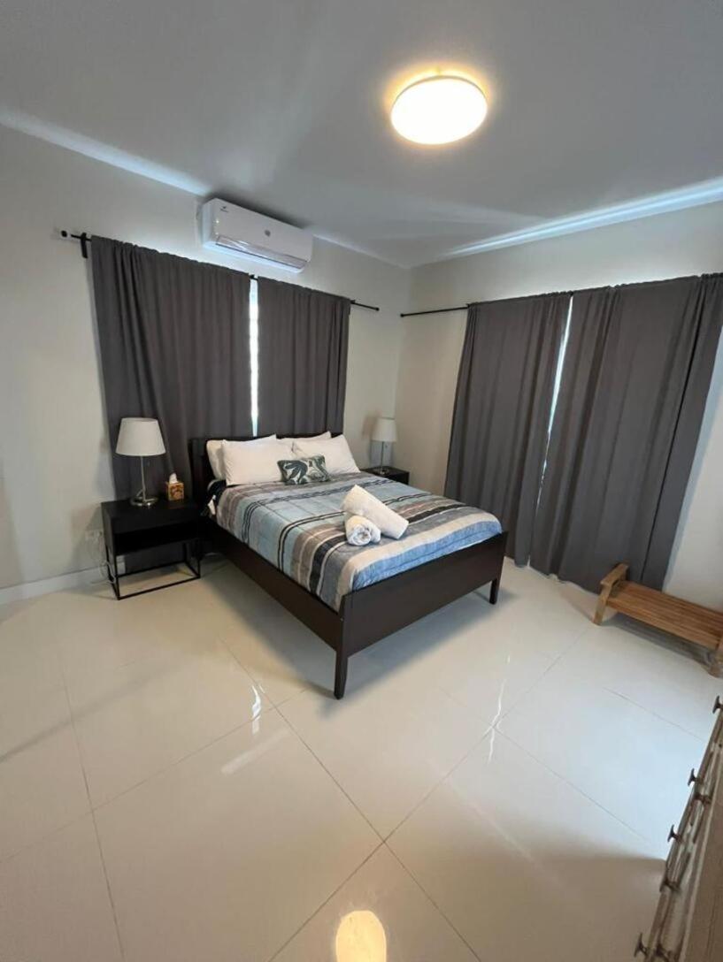 Apartamento Breathtaking 3-br Beachside