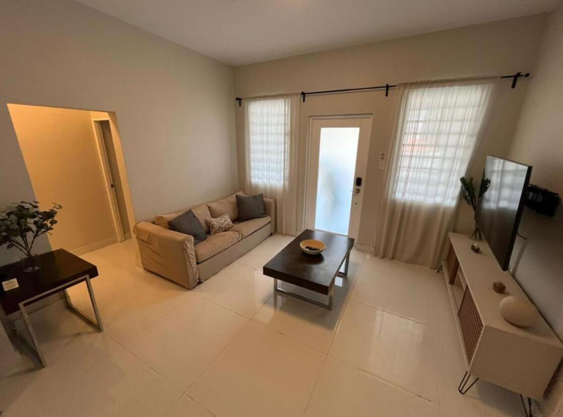 Breathtaking 3-br Beachside Apartamento *