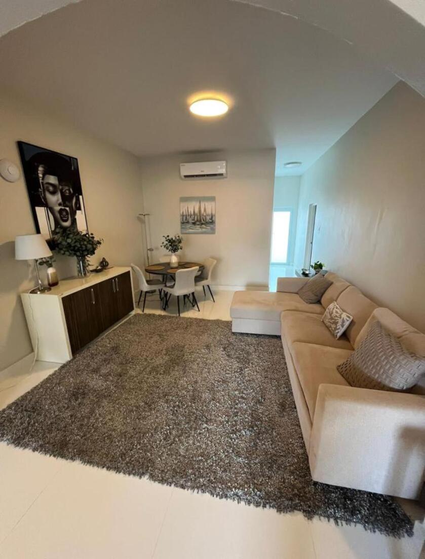 Breathtaking 3-br Beachside Apartamento *