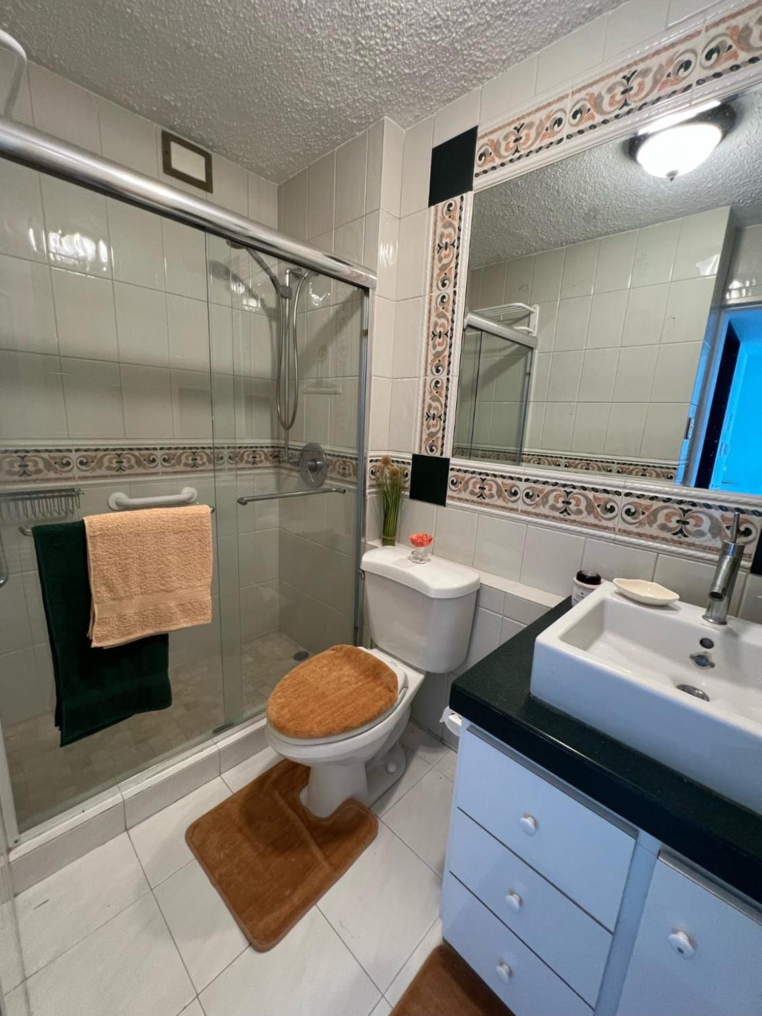 Gorgeous Ocean View 1br W/beach Acess & Pool Apartamento *
