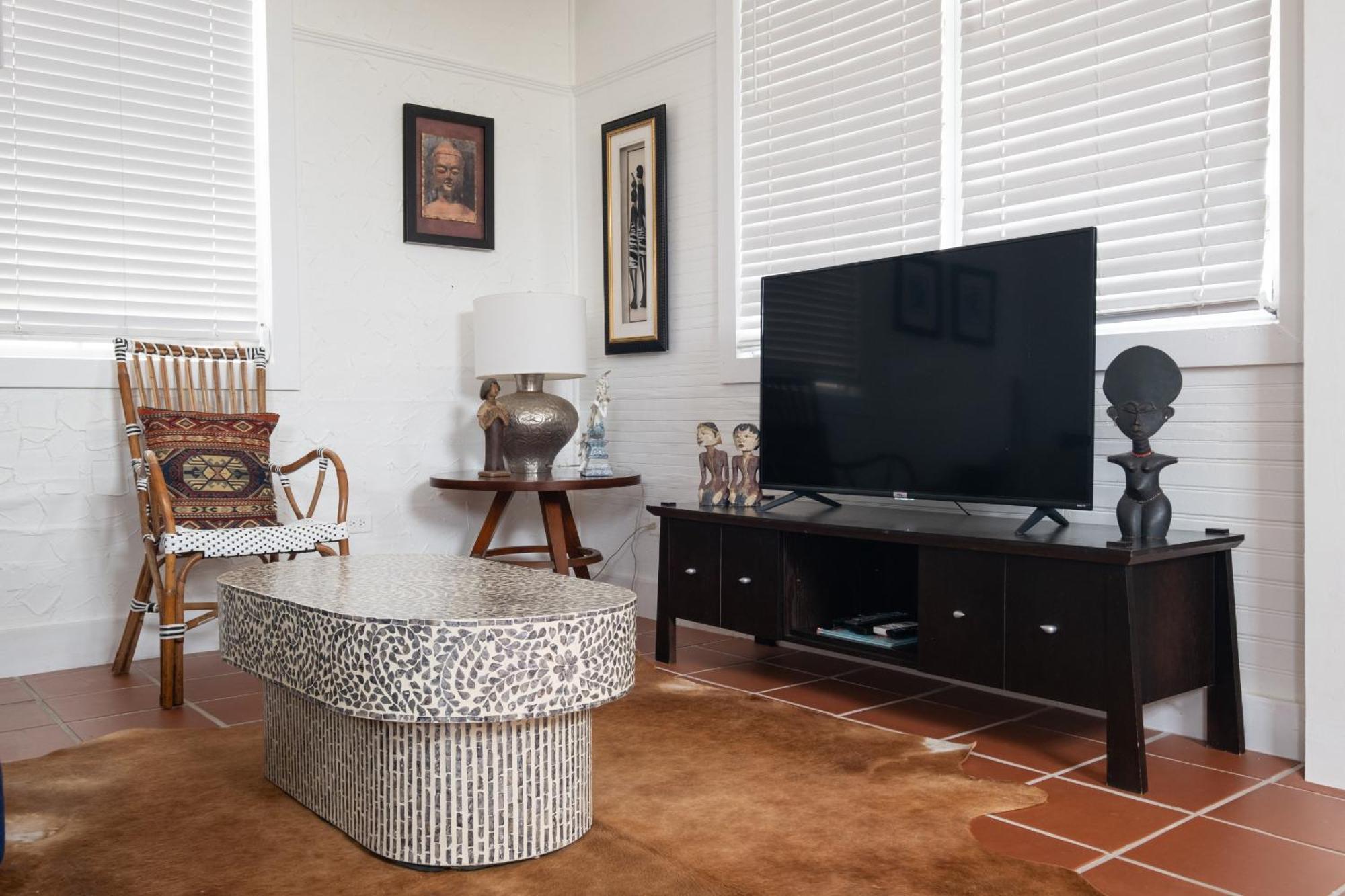Apartment Spacious & Bright 2bd Apt, Steps To Sand! - 18 Down *
