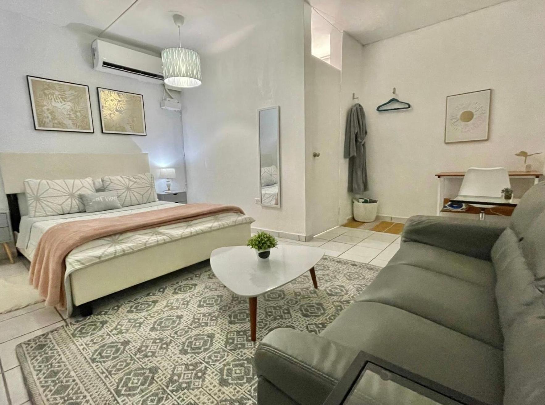 Hostal Oasis *