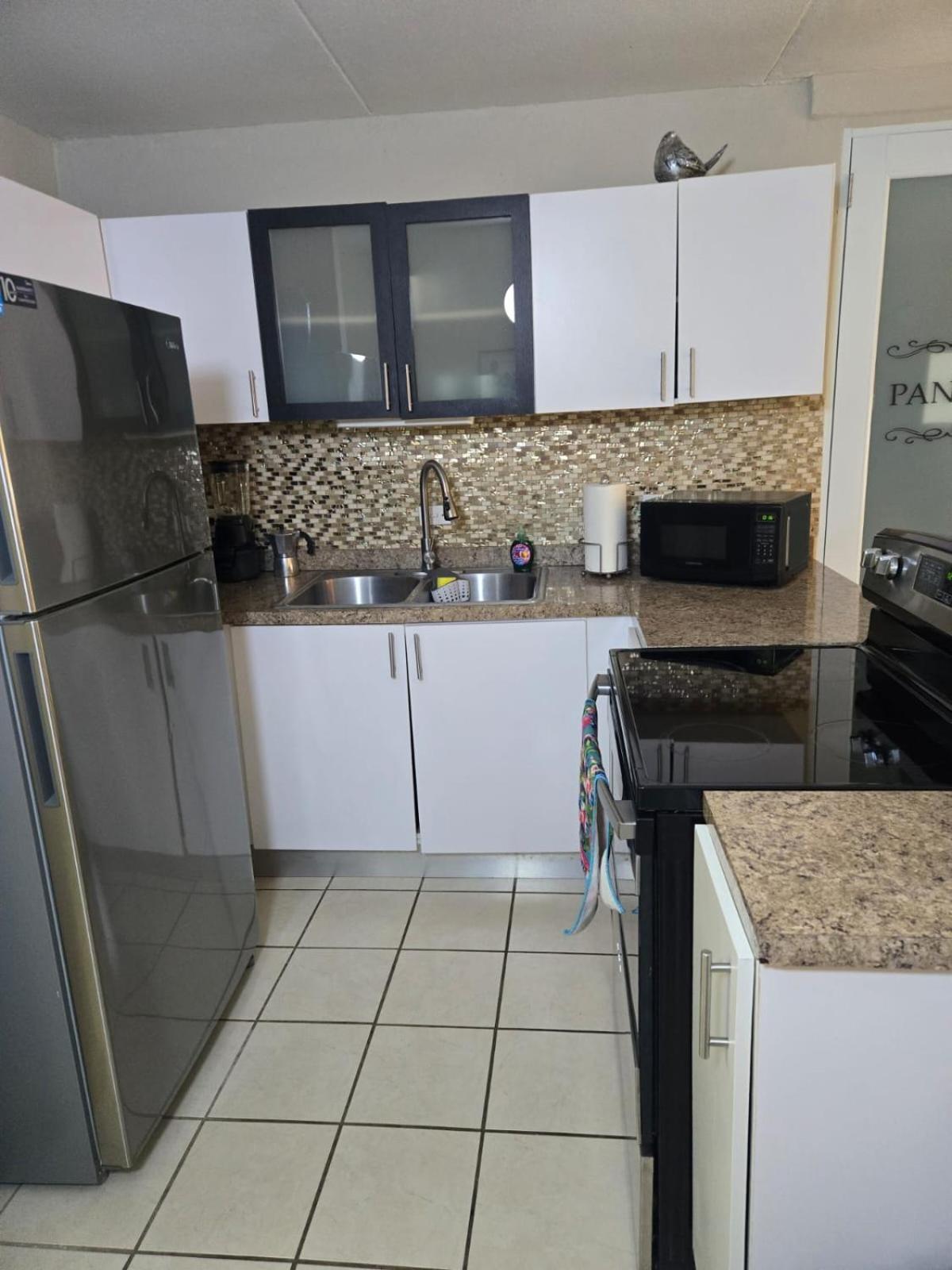 Airport Retreat With A Pool Apartamento San Juan