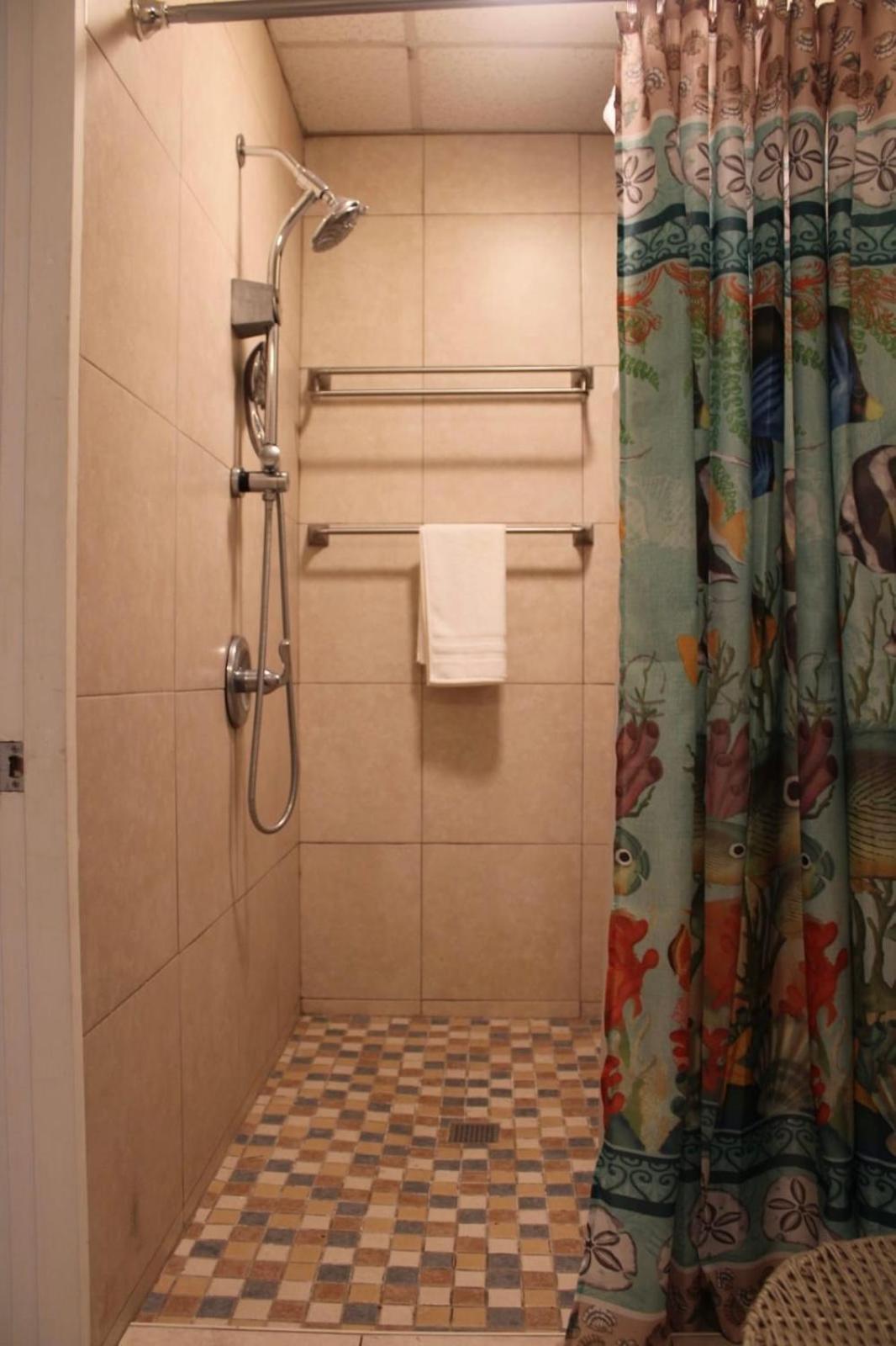Enchanted Getaway Hostal *