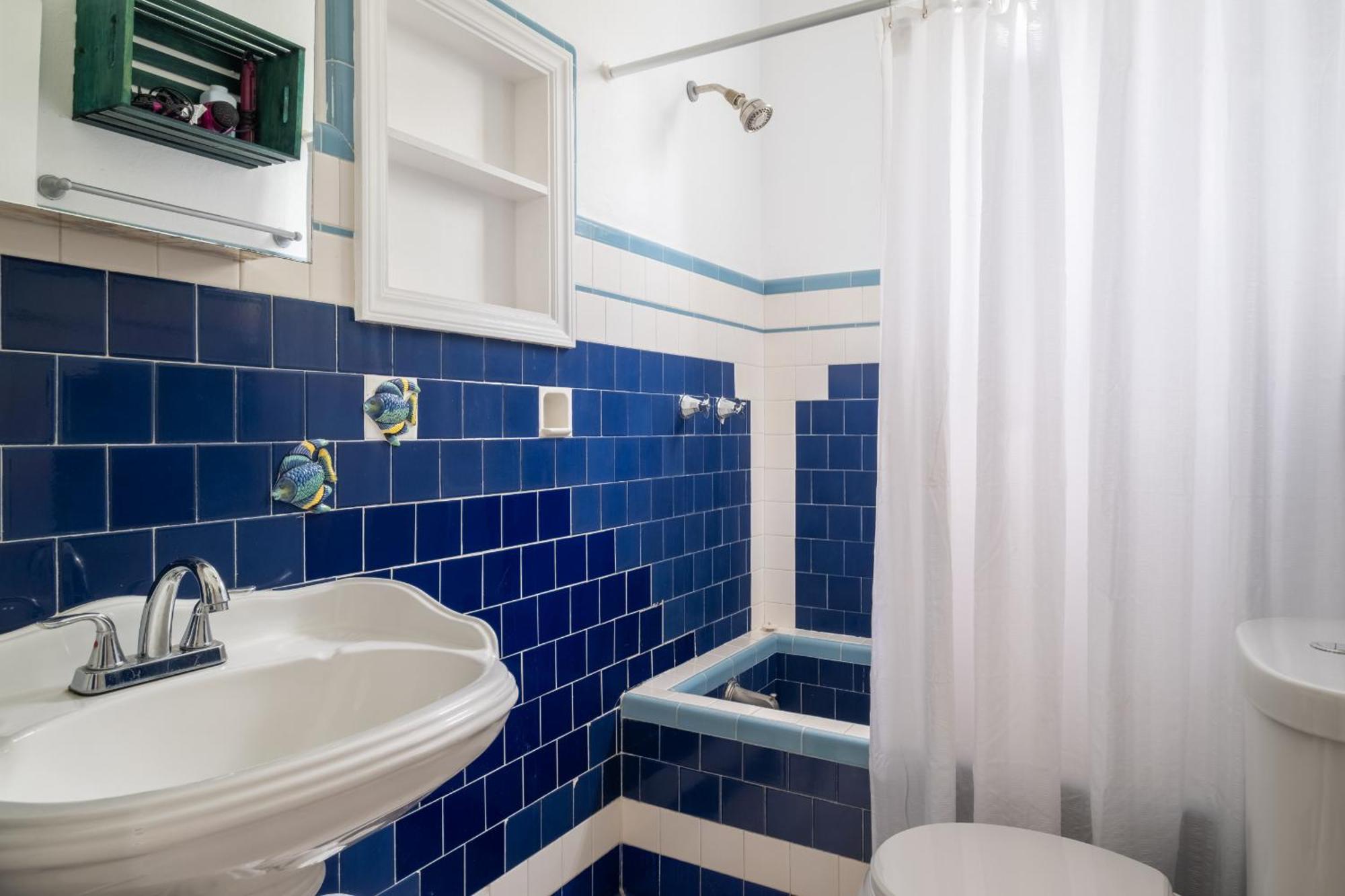 Spacious & Bright 2bd Apt, Steps To Sand! - 18 Down Apartment San Juan