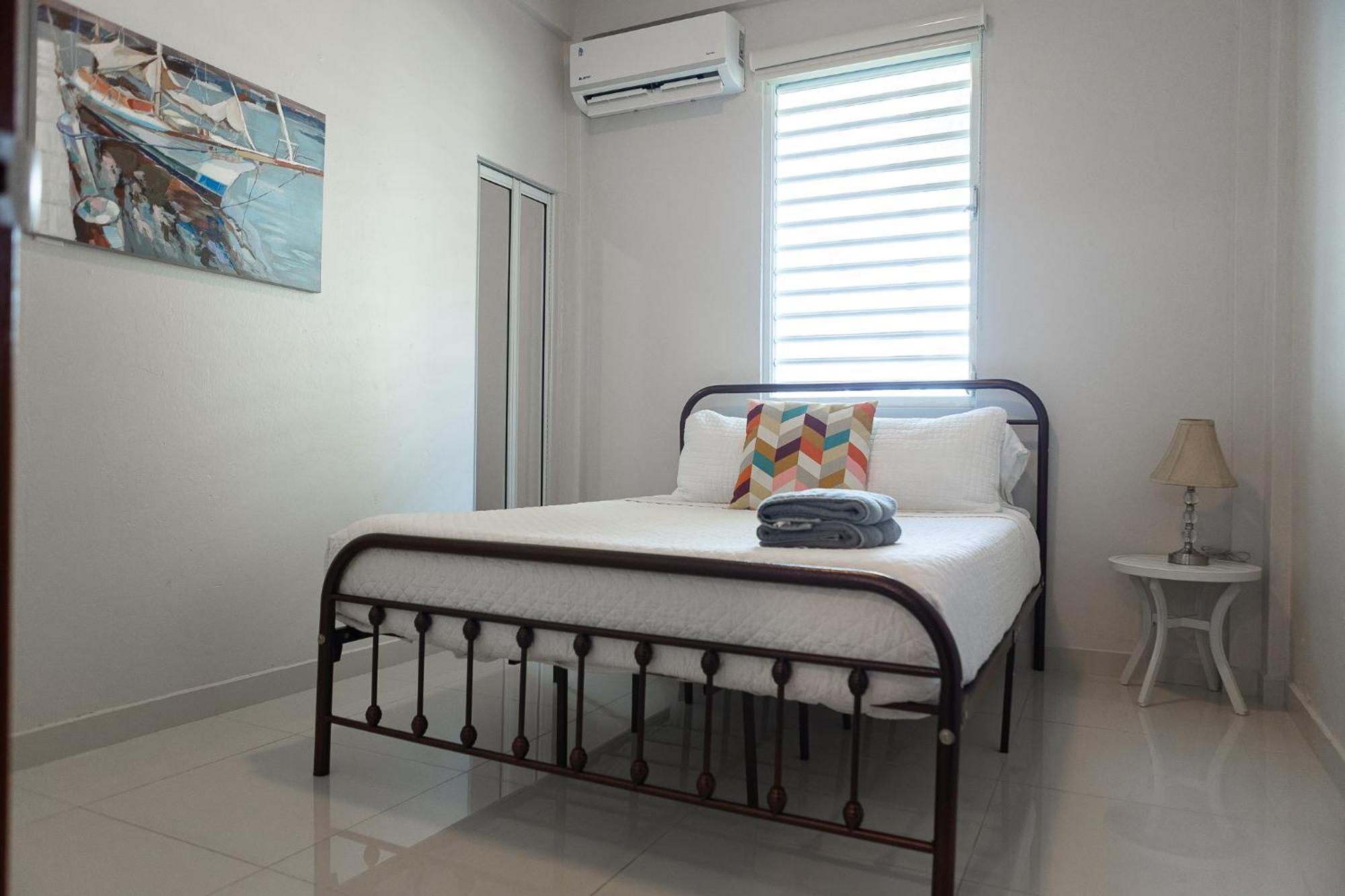 Apartamento 101- Renovated Gem Near The With Free Parking *