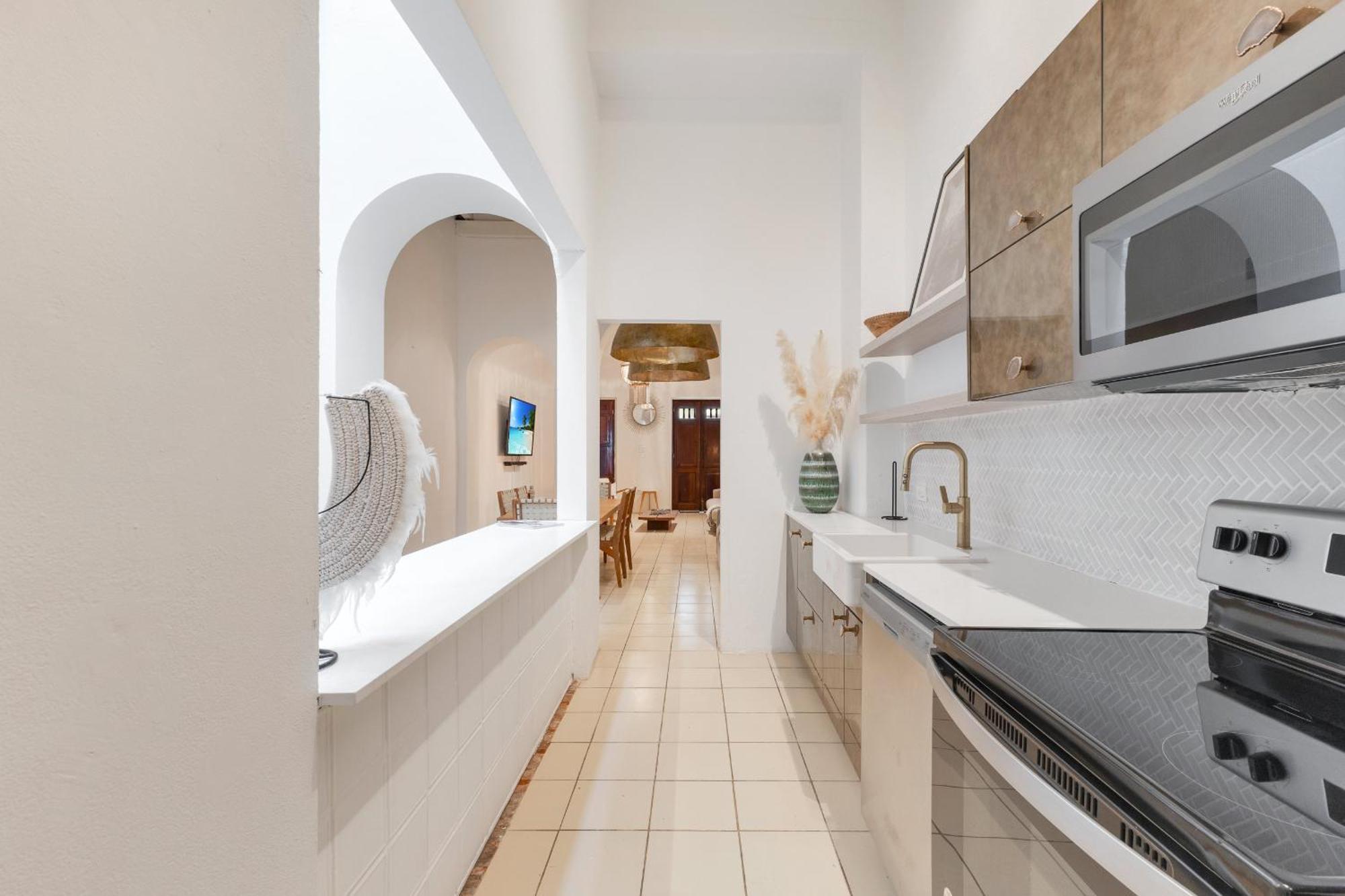 Spacious Colonial Gem With Artistic Flair Old *
