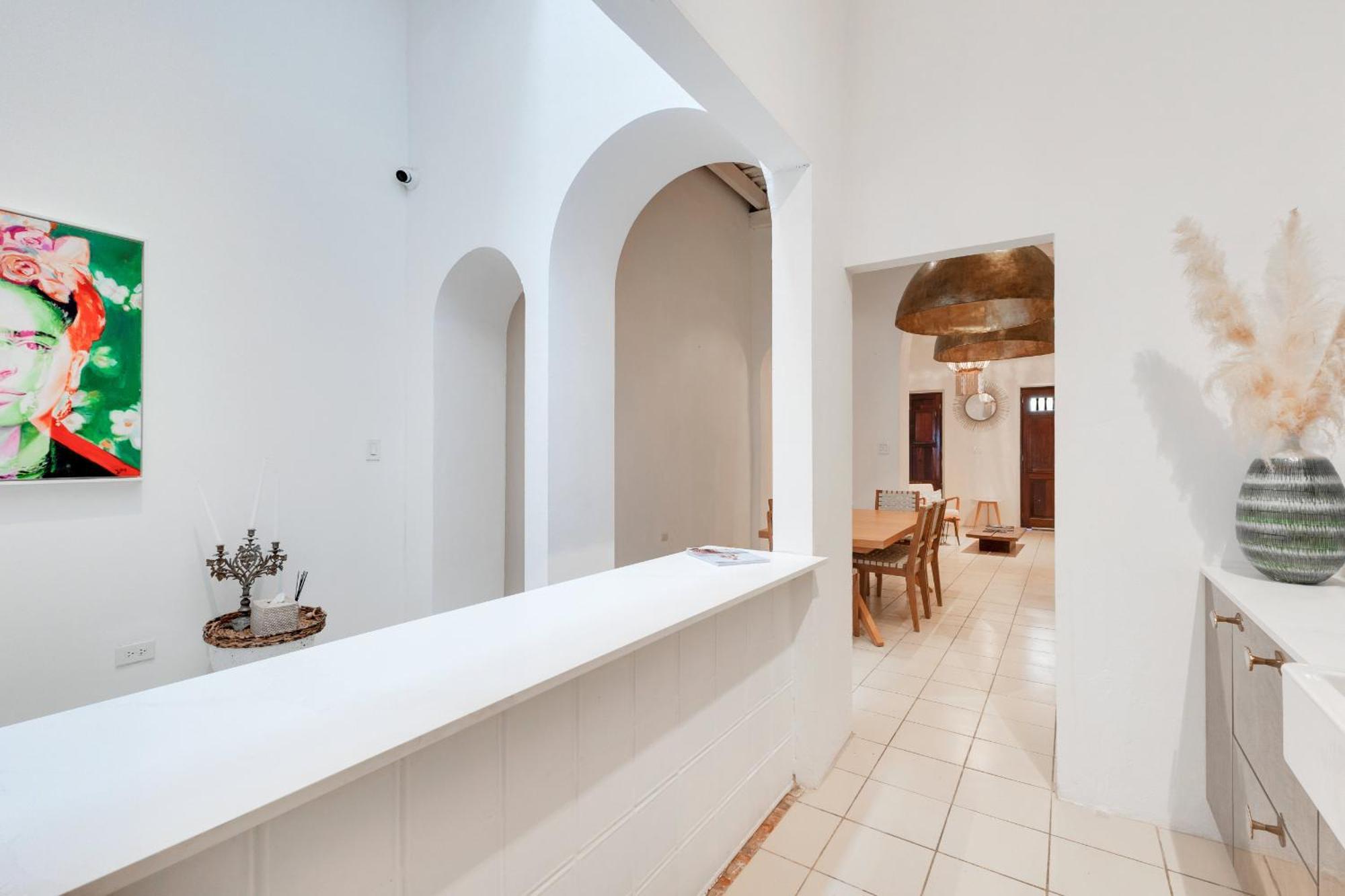 Spacious Colonial Gem With Artistic Flair Old Сasa de vacaciones