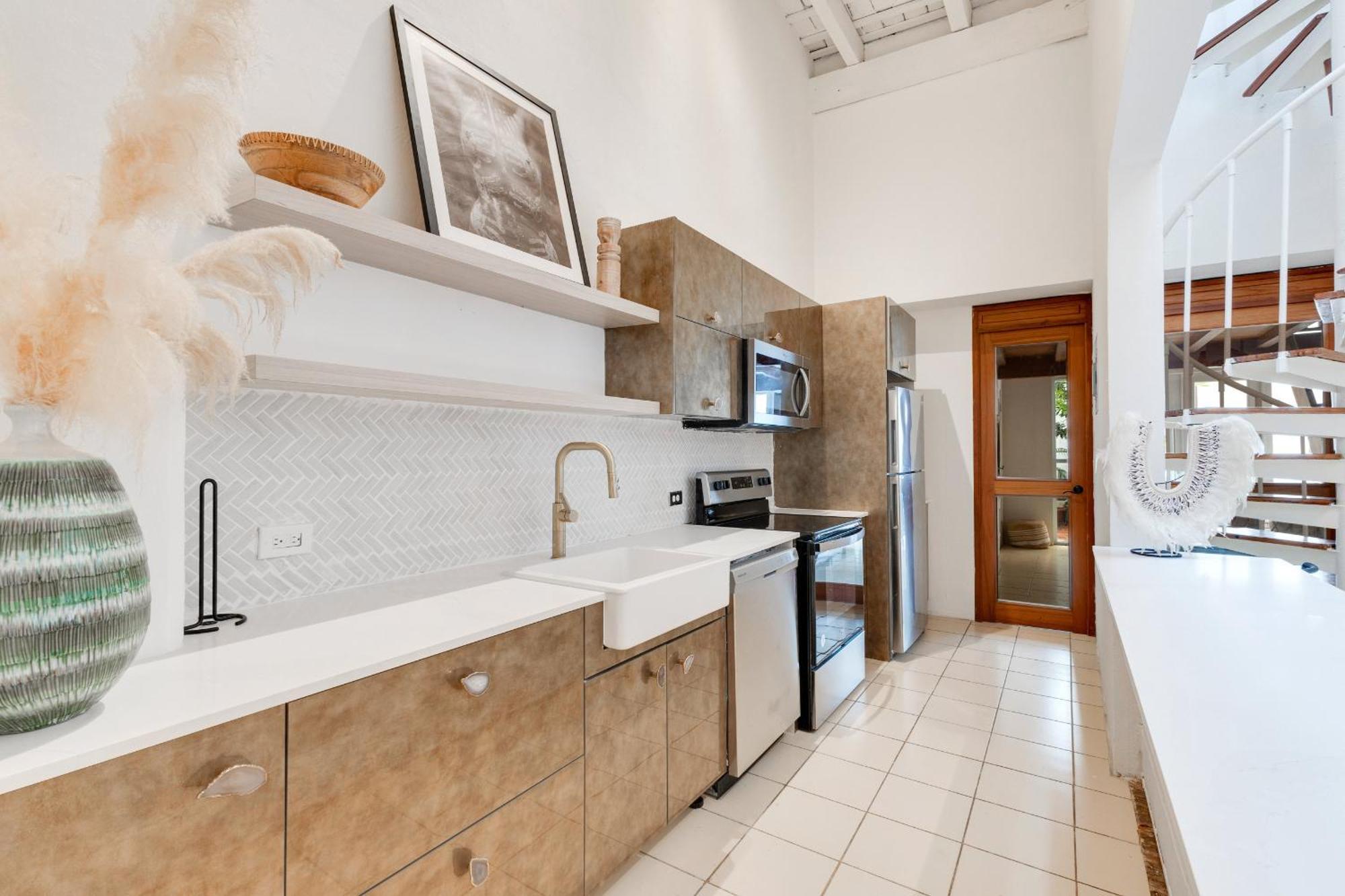 Spacious Colonial Gem With Artistic Flair Old * San Juan