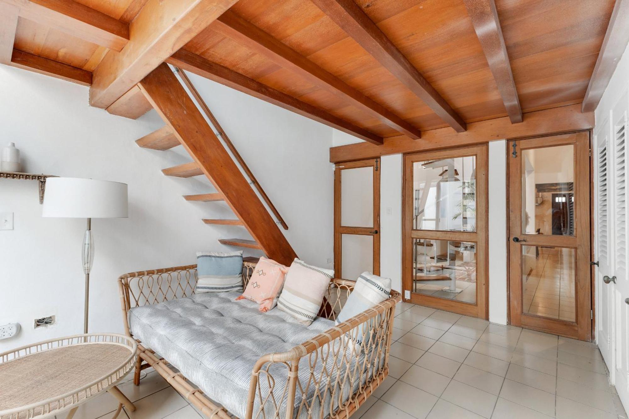 Spacious Colonial Gem With Artistic Flair Old Сasa de vacaciones San Juan