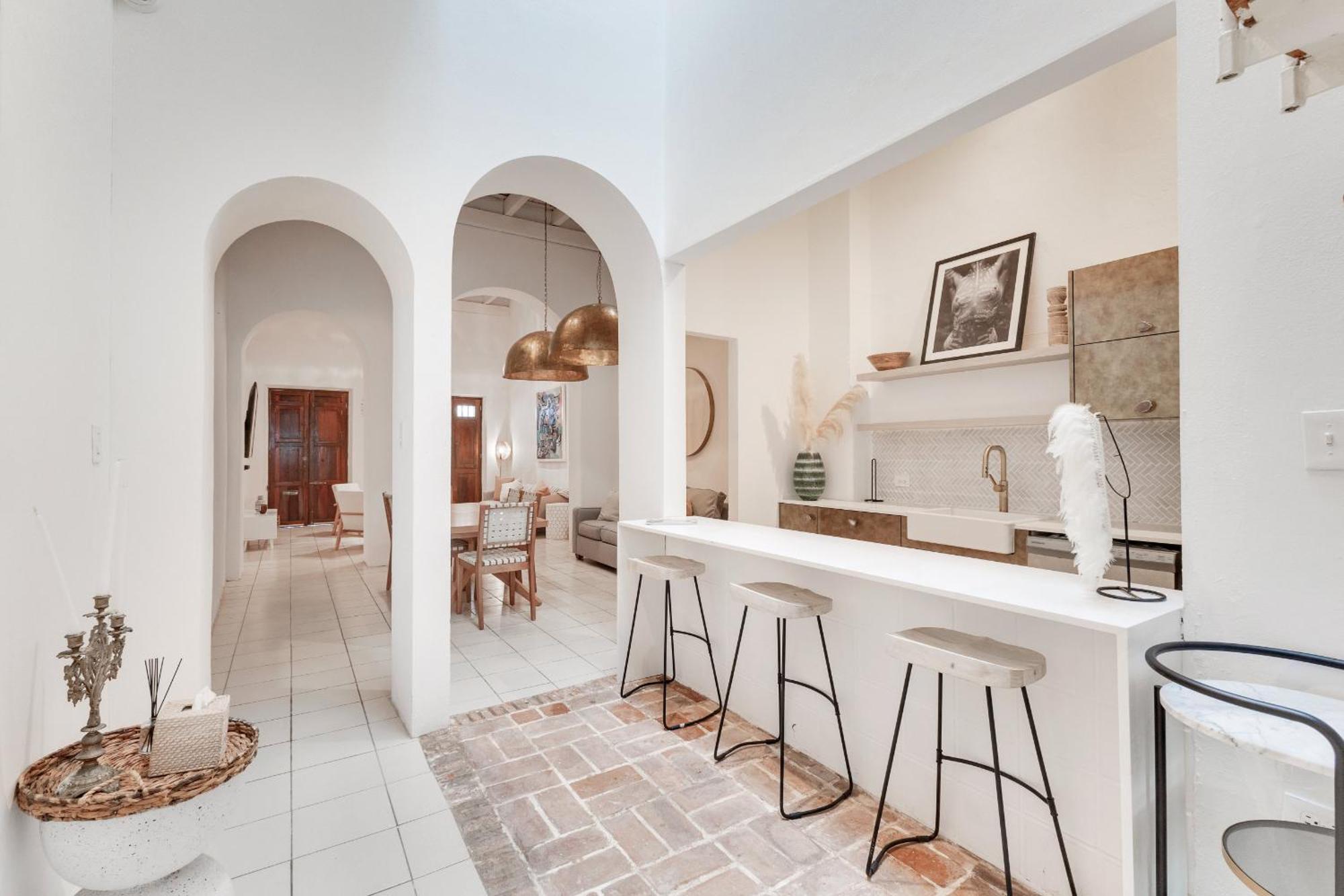 Сasa de vacaciones Spacious Colonial Gem With Artistic Flair Old San Juan