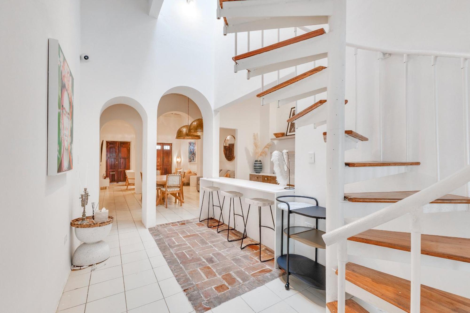 Spacious Colonial Gem With Artistic Flair Old *