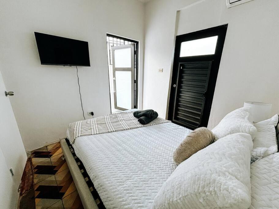Colonial Style House For 8 Walk To Condado Beach Сasa de vacaciones San Juan